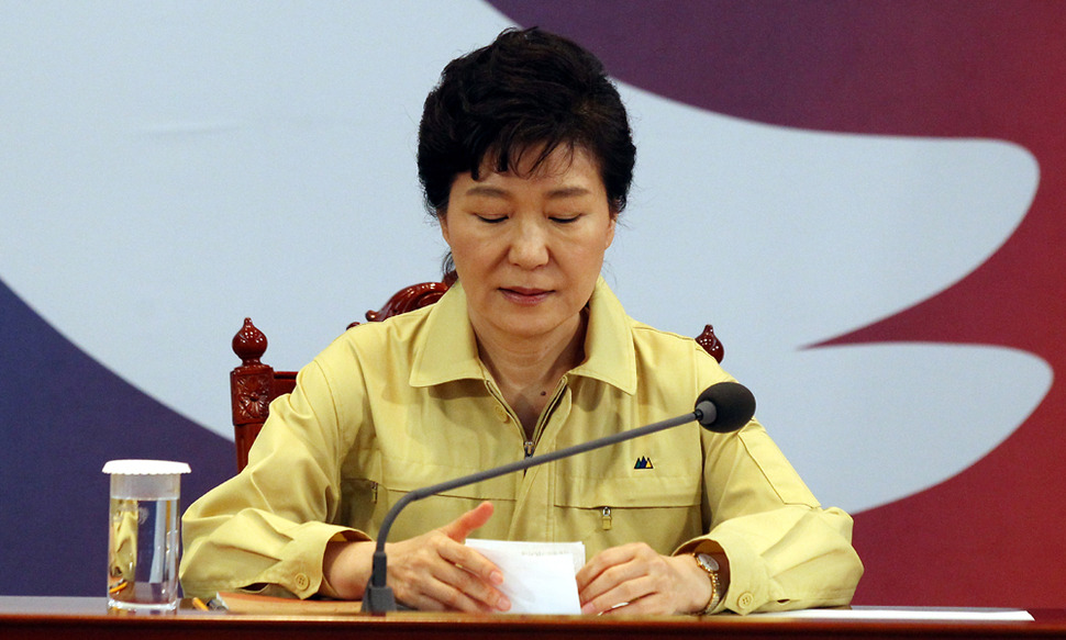 박근혜 대통령이 지난 3일 오후 메르스 대응 민관합동 긴급점검회의를 주재하고 있다.
