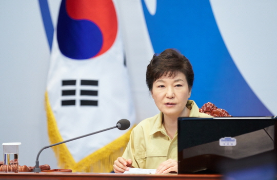 박근혜 대통령이 17일 청와대에서 열린 을지국무회의에서 모두발언하고 있다. 