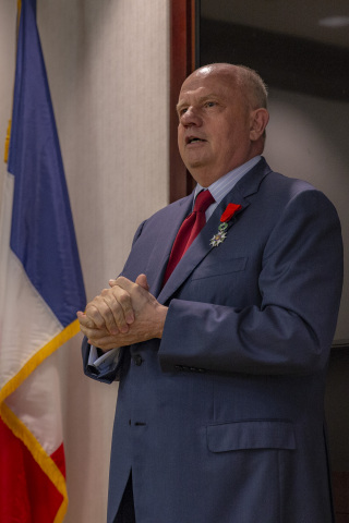 AGCO 회장·사장·CEO 마틴 리첸하겐이 프랑스 정부의 최고 영예인 레지옹 도뇌르 훈장을 받았다