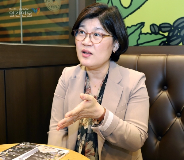 교육 재정정책이 뒷받침될 수 있는 실용적 교육 연구 계획에 대해 설명하고 있는 김민희 교수 Ⓒ정이레 기자