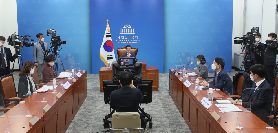 박병석 국회의장, 리잔수 중국 전국인민대표회의 상무위원장과 화상회담