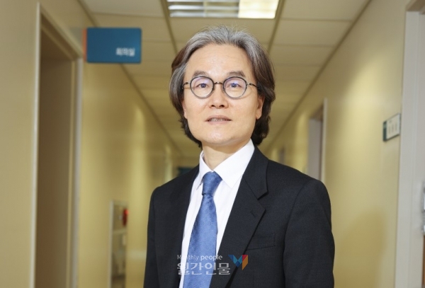 장용주 서울아산병원 이비인후과 교수·대한상기도바이러스감염연구회장
