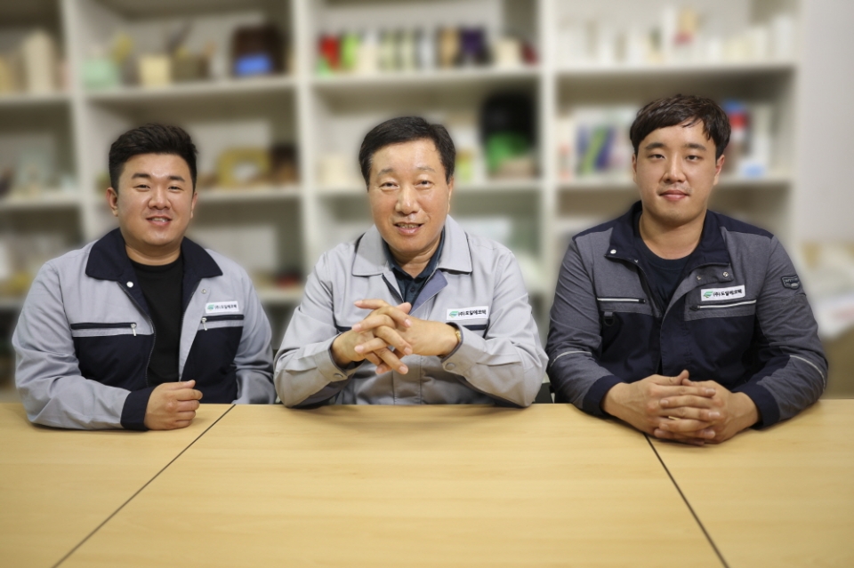 ㈜도일에코텍 이승태 대표(가운데)와 이원재 상무(왼), 이성민 과장(오) / 사진 박성래 기자